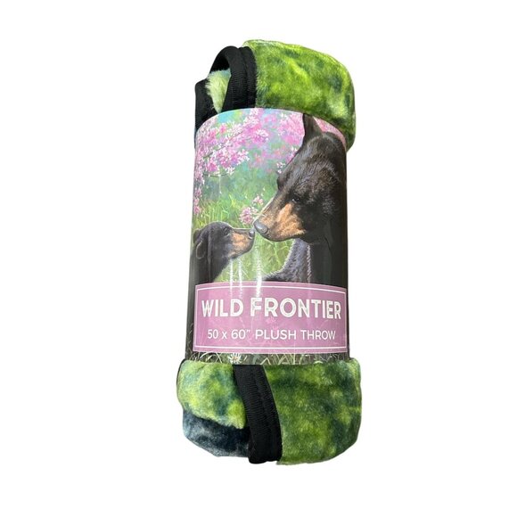 Wild Frontier NWT Wilderness Plush Throw Blanket SZ 50 inches by 60 inches - Picture 1 of 9